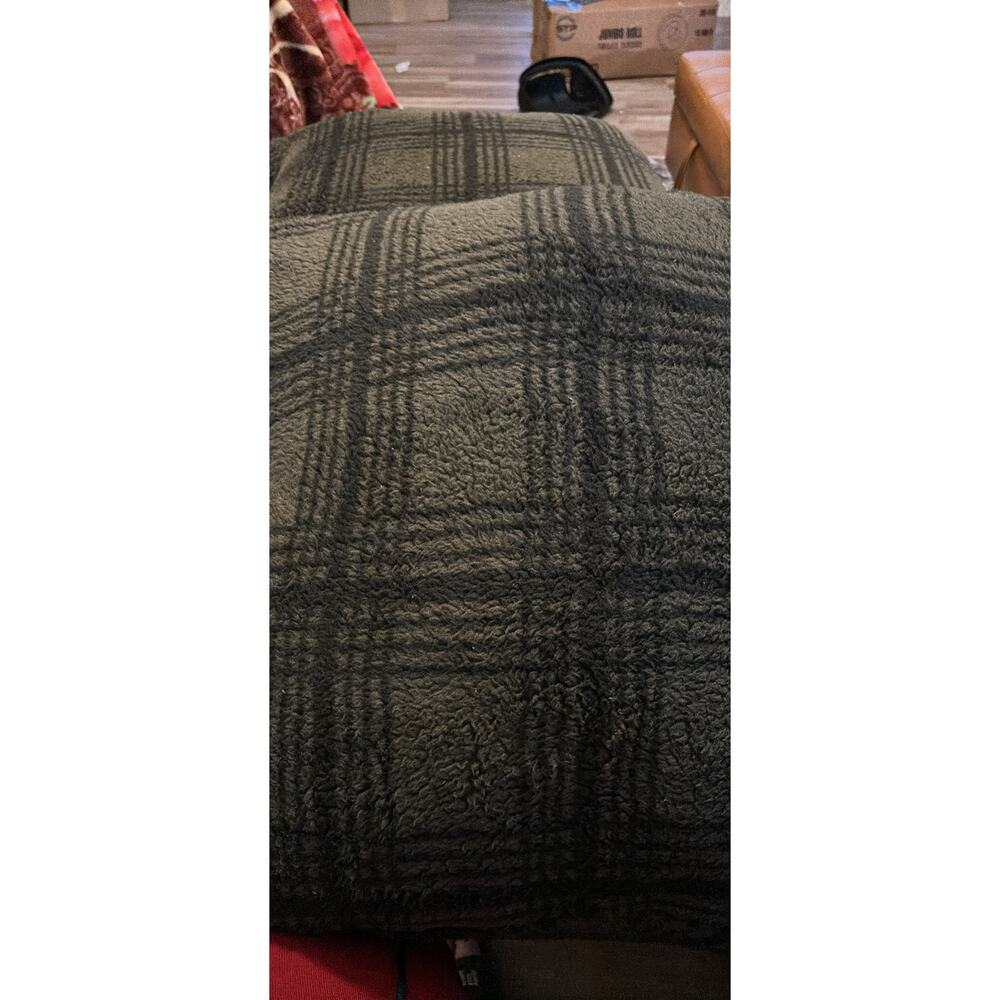 Calisto home green and black flannel pattern 24x24 decorative pillows (2)